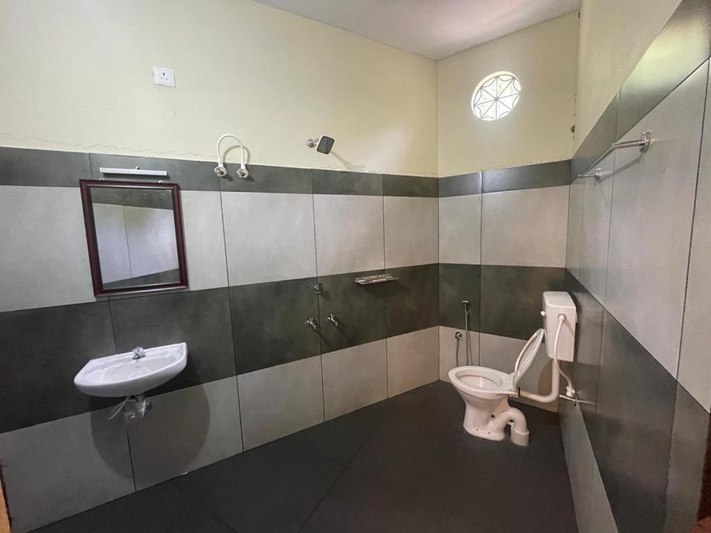 Kalpadiyil Hotel Balarampuram Kültér fotó