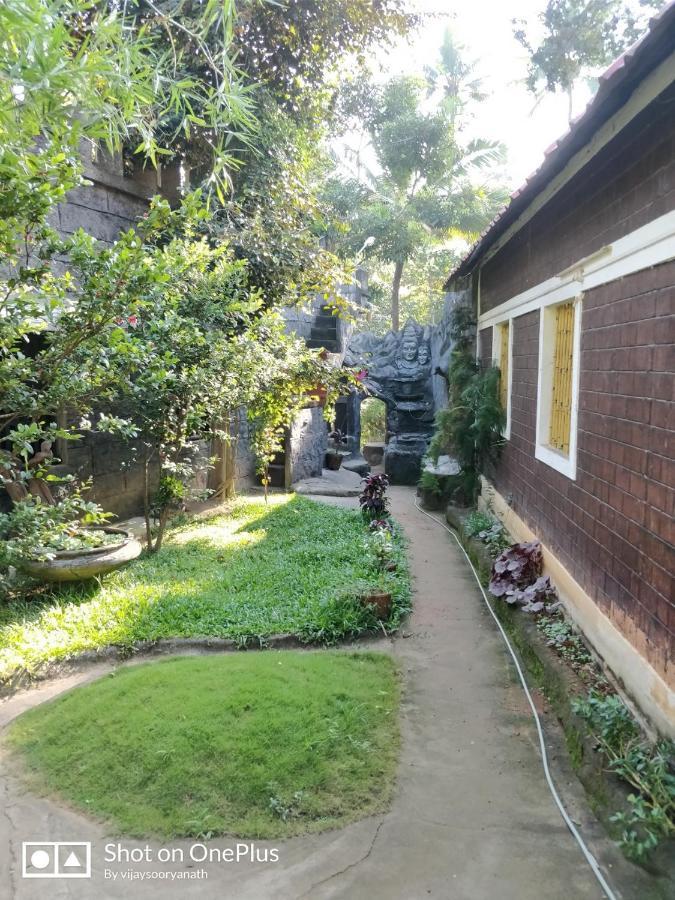 Kalpadiyil Hotel Balarampuram Kültér fotó